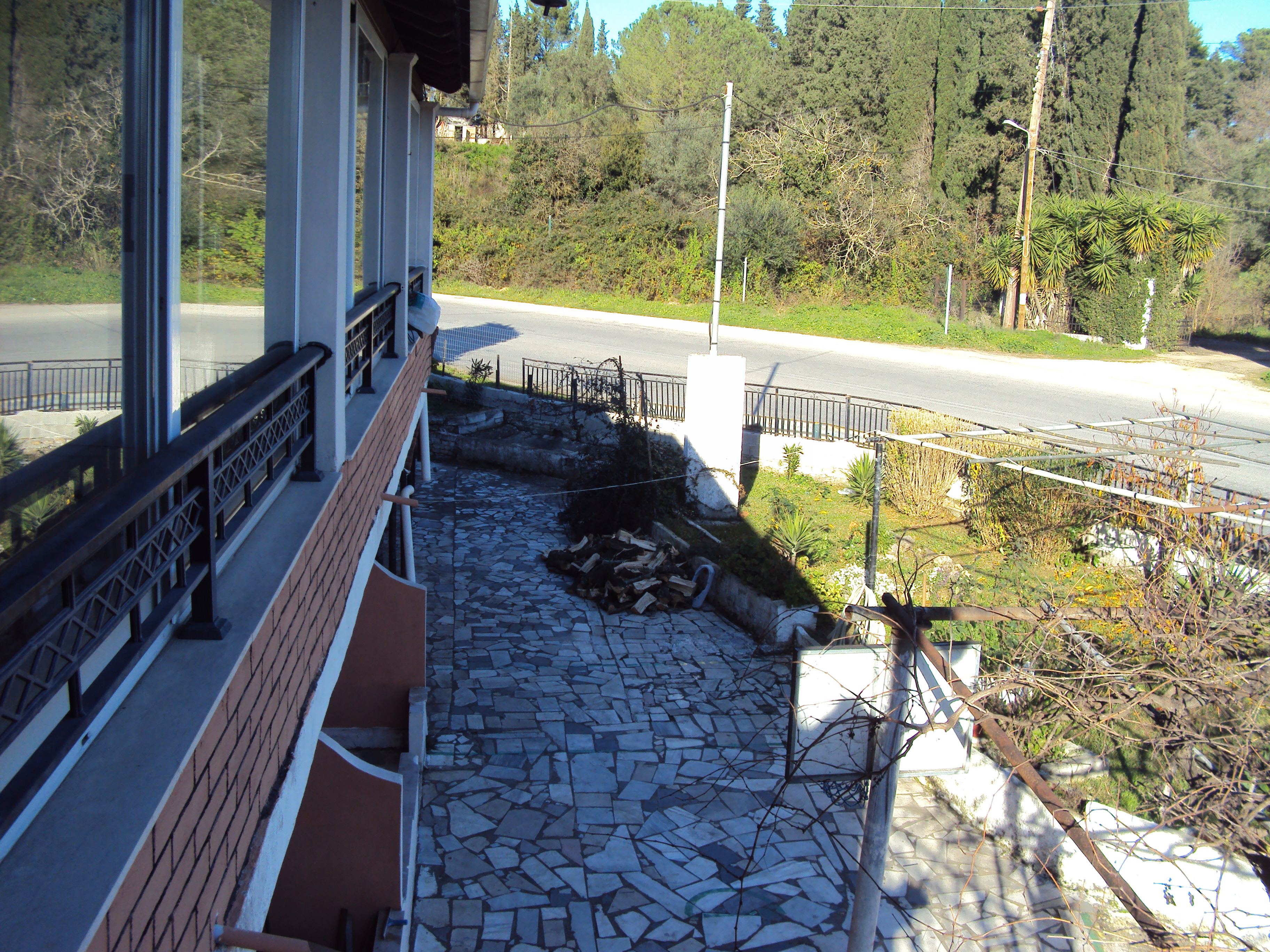 Listing photograph 10 of 11 of the house in Kato Korakiana, published by Roula Rouva Real Estate.