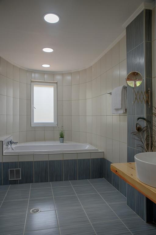 Listing photograph 4 of 11 of the house in Pelekas, published by Roula Rouva Real Estate.