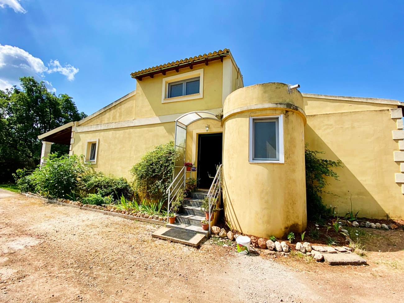 Listing photograph 8 of 11 of the house in Pelekas, published by Roula Rouva Real Estate.