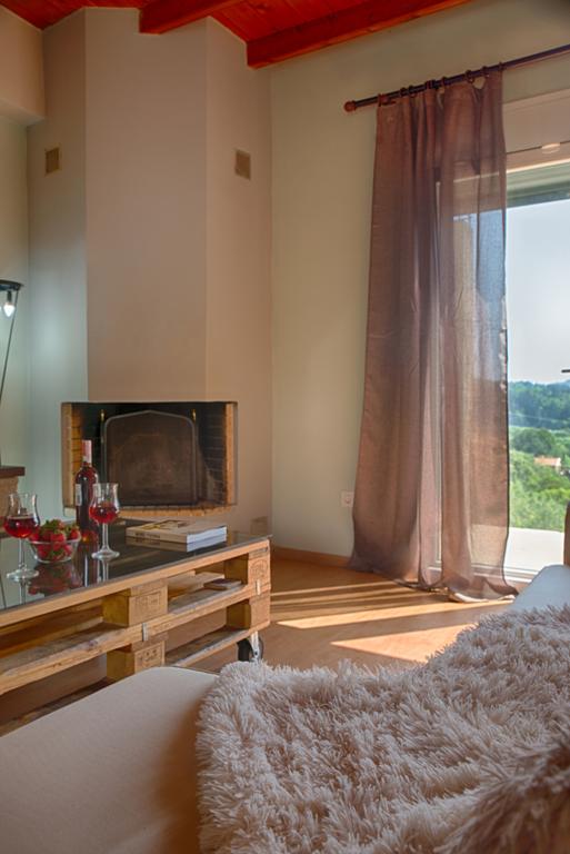 Listing photograph 5 of 11 of the house in Pelekas, published by Roula Rouva Real Estate.