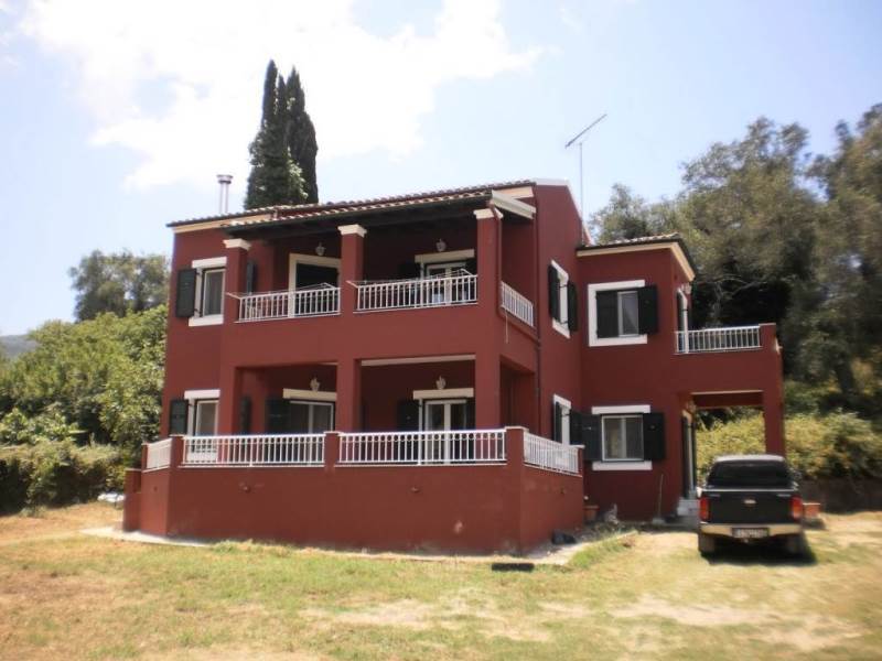 Listing photograph 4 of 11 of the house in Kynopiastes, published by Roula Rouva Real Estate.