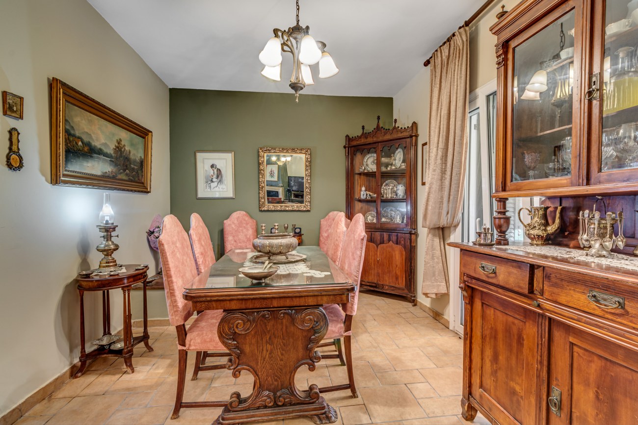 Listing photograph 3 of 14 of the apartment in Corfu Town, published by Roula Rouva Real Estate.