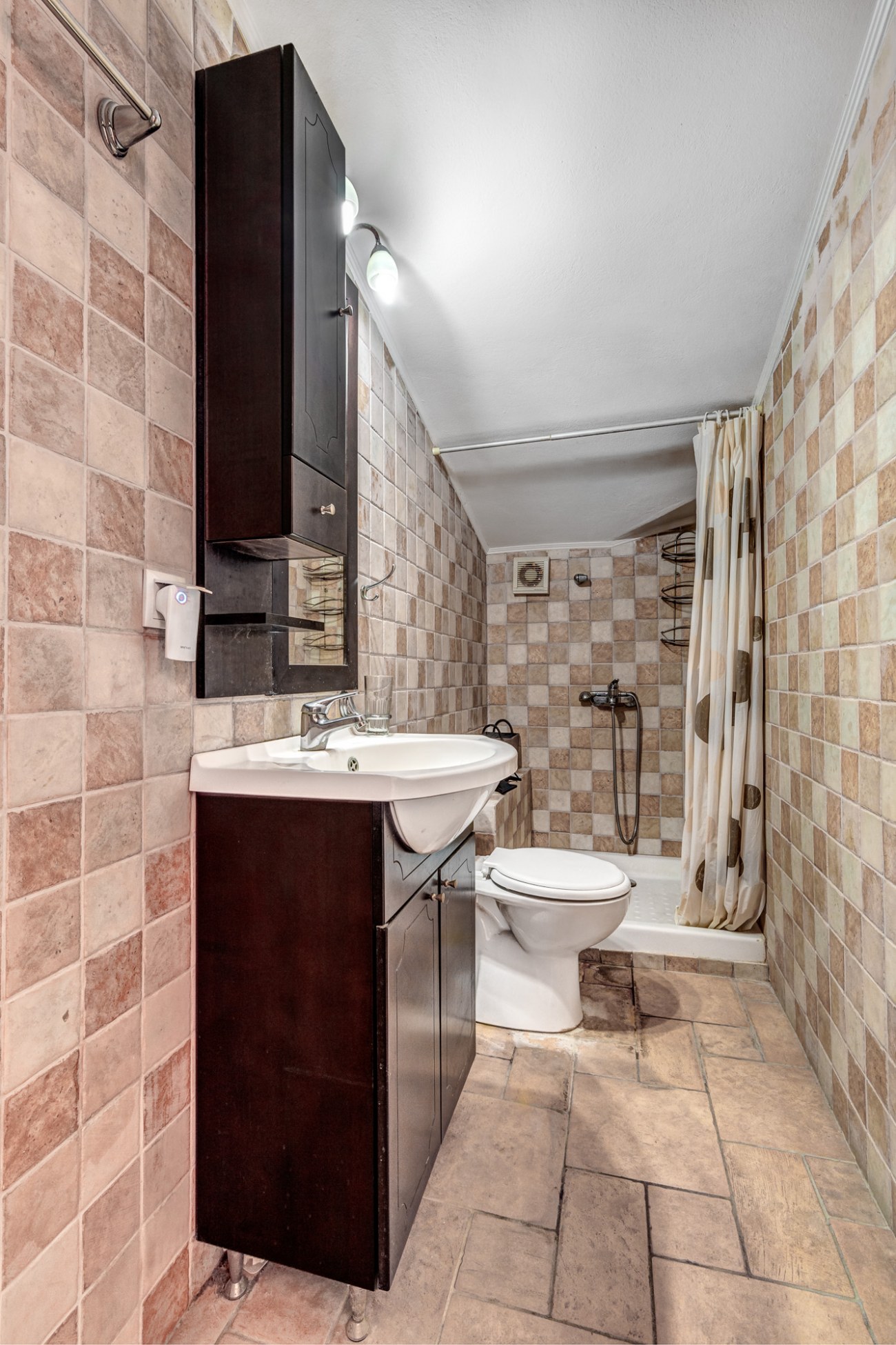 Listing photograph 10 of 14 of the apartment in Corfu Town, published by Roula Rouva Real Estate.