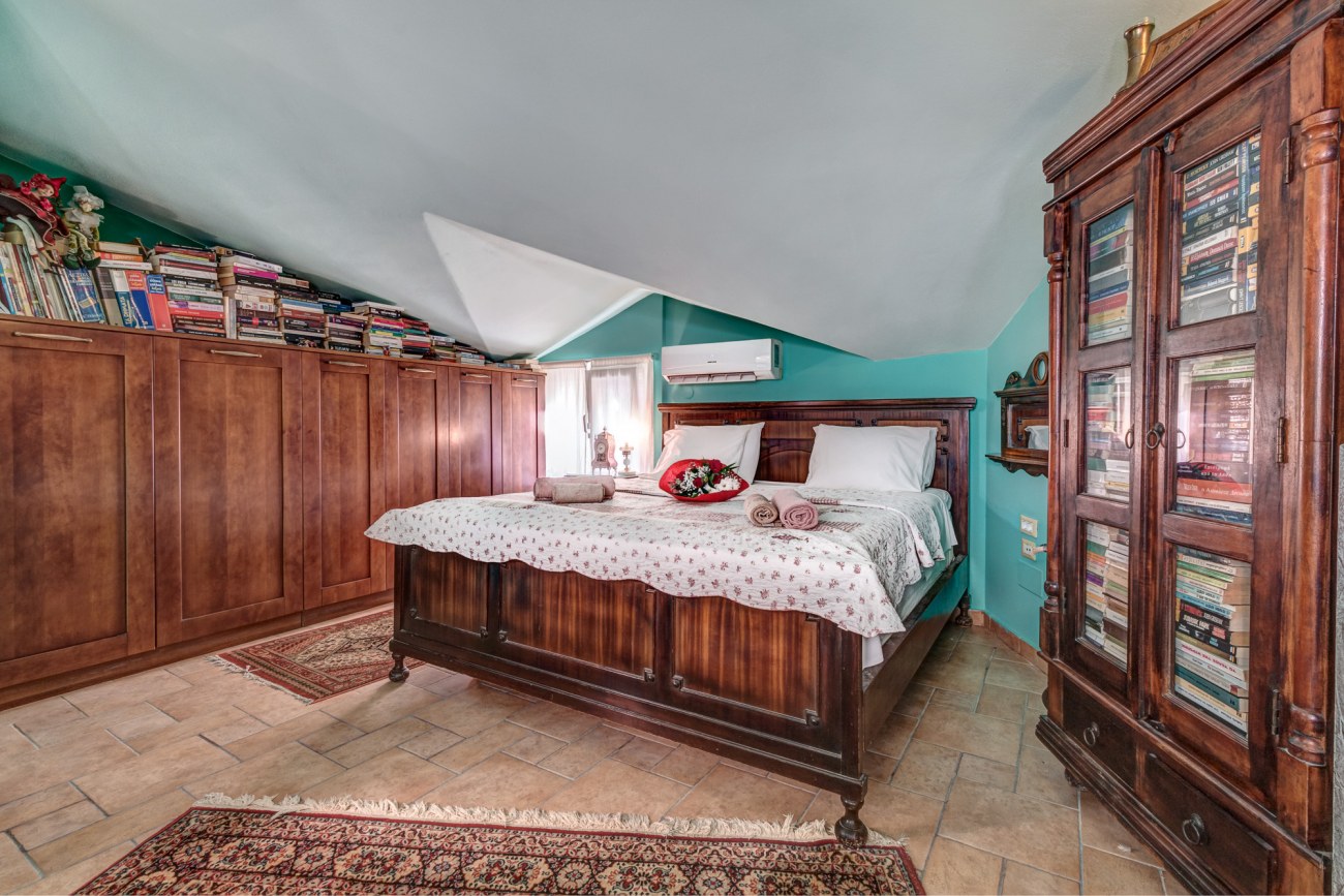 Listing photograph 5 of 14 of the apartment in Corfu Town, published by Roula Rouva Real Estate.