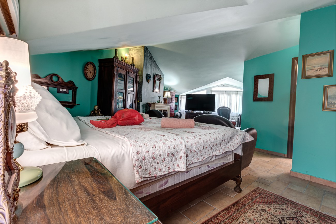 Listing photograph 2 of 14 of the apartment in Corfu Town, published by Roula Rouva Real Estate.