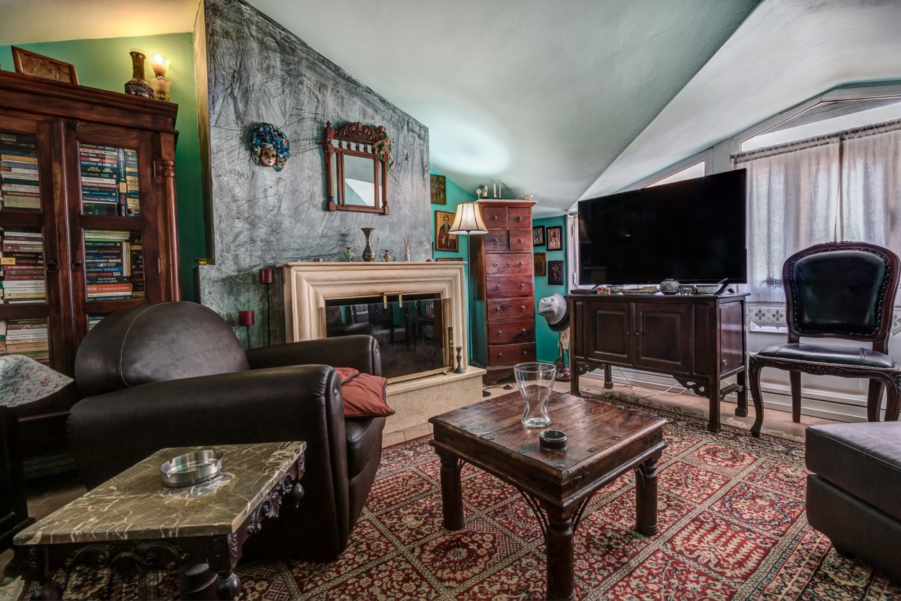 Listing photograph 8 of 14 of the apartment in Corfu Town, published by Roula Rouva Real Estate.