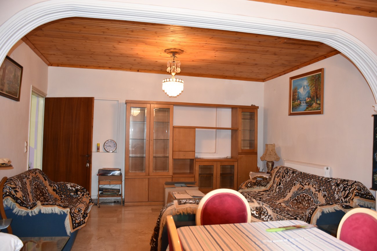 Listing photograph 9 of 12 of the house in Sinarades, published by Roula Rouva Real Estate.