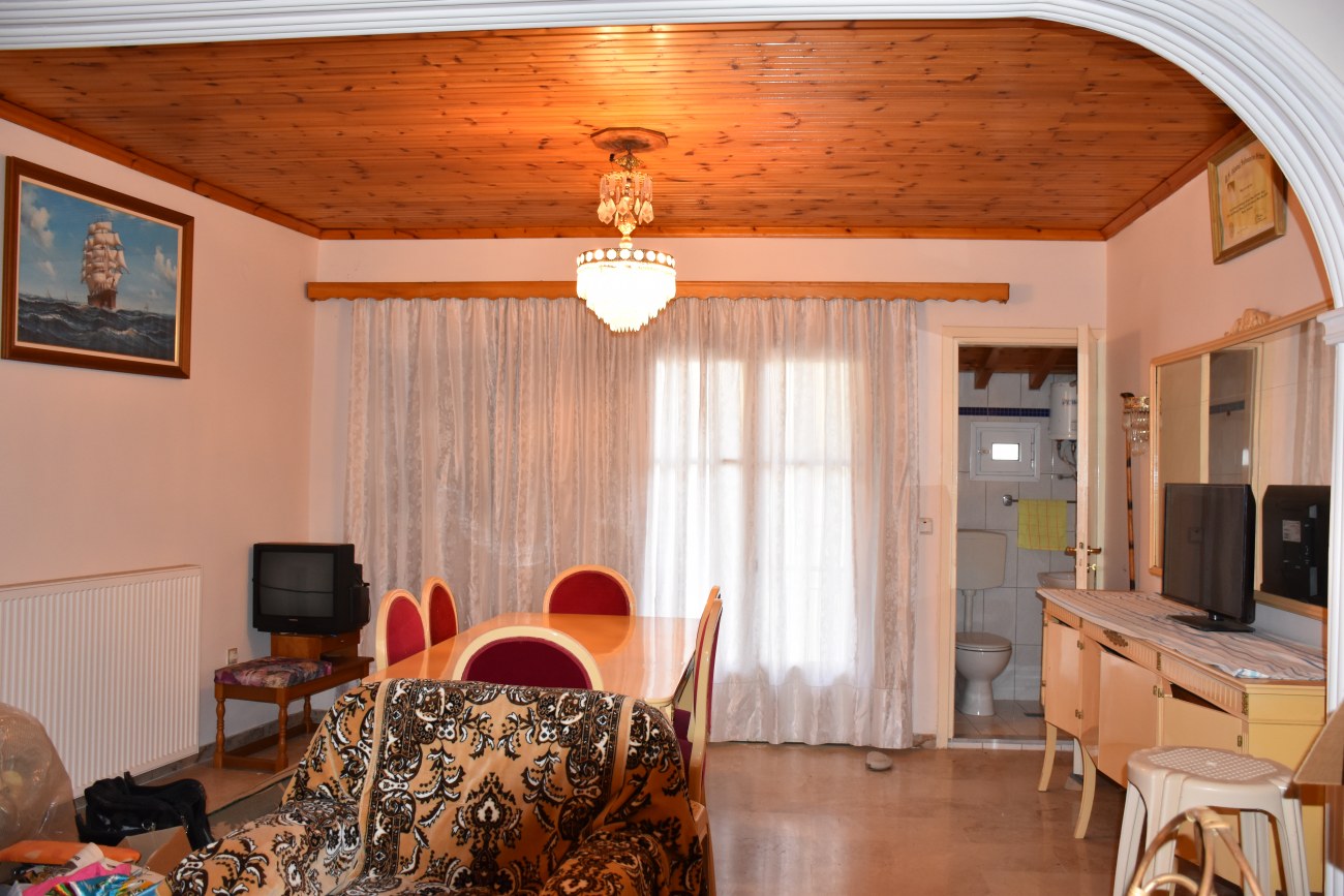 Listing photograph 3 of 12 of the house in Sinarades, published by Roula Rouva Real Estate.