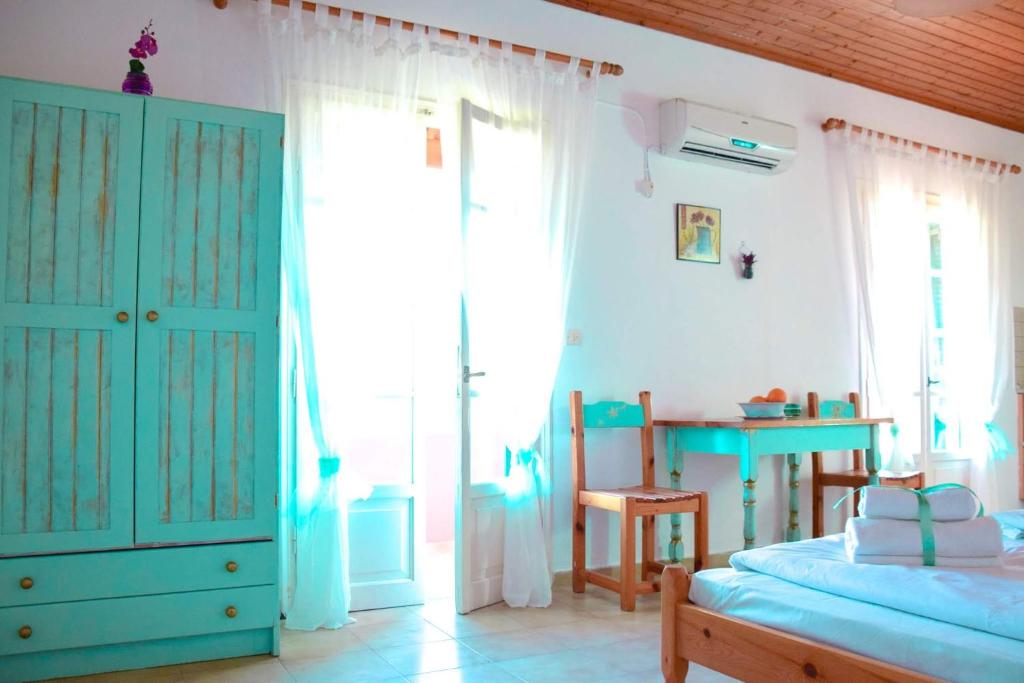 Listing photograph 2 of 10 of the commercial in Acharavi, published by Roula Rouva Real Estate.