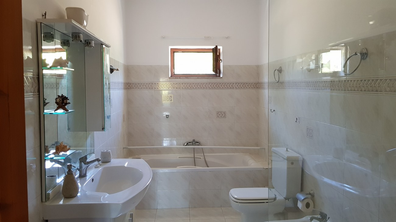 Listing photograph 8 of 12 of the house in Alykes Potamou, published by Roula Rouva Real Estate.