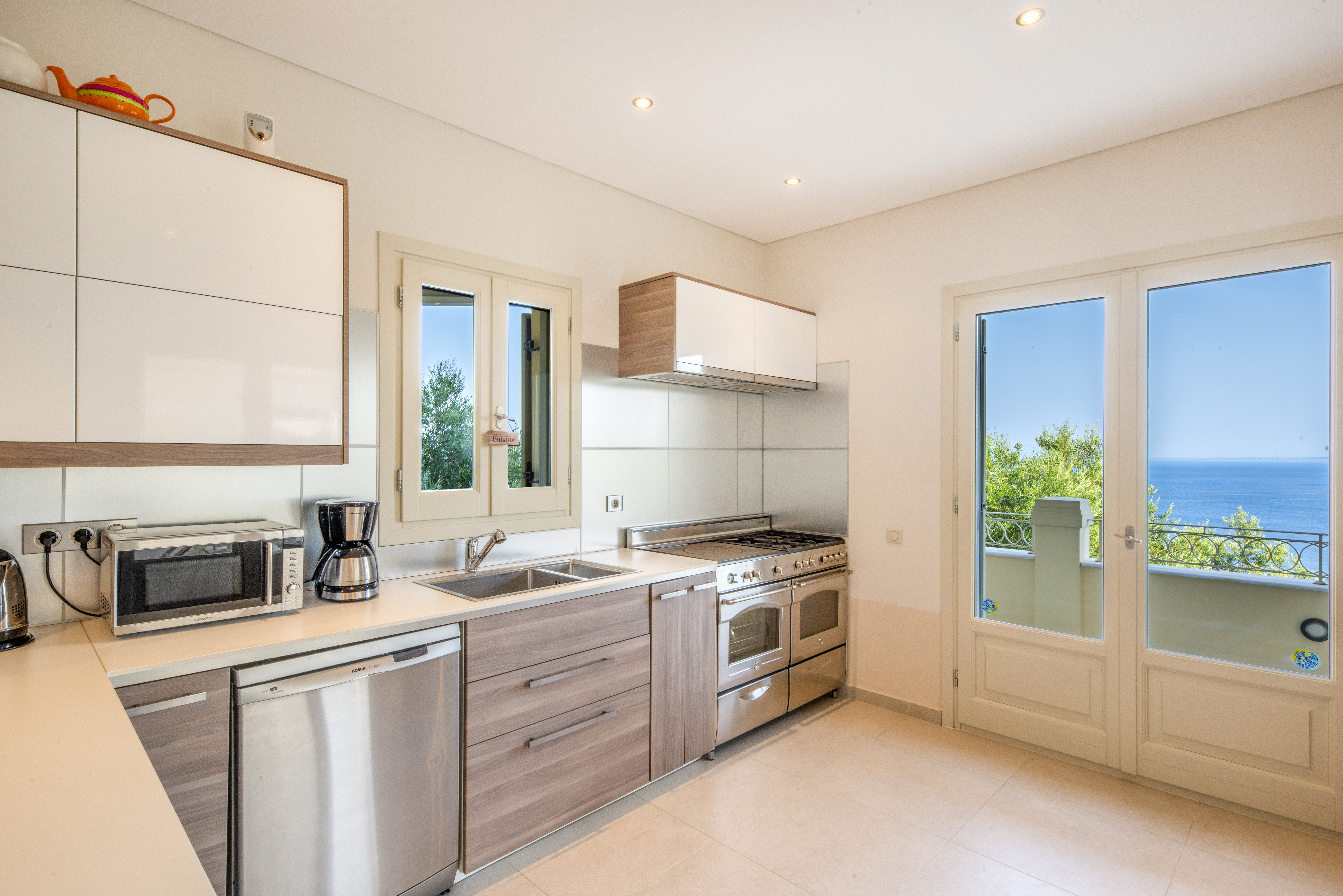 Listing photograph 4 of 10 of the house in Gastouri, published by Roula Rouva Real Estate.