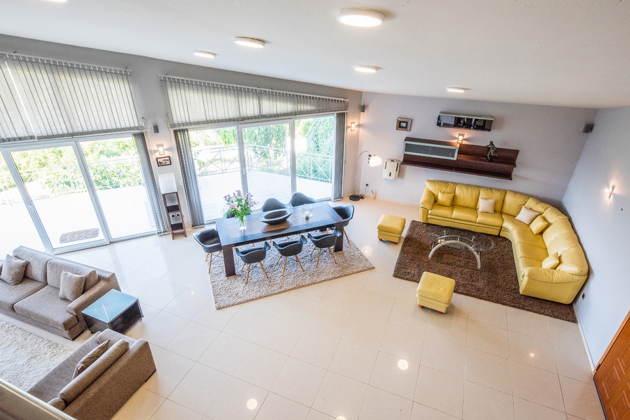 Listing photograph 4 of 10 of the house in Agii Deka, published by Roula Rouva Real Estate.