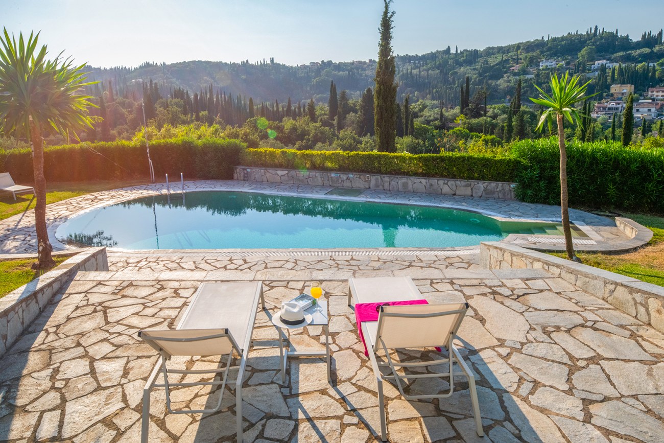 Listing photograph 3 of 10 of the house in Agii Deka, published by Roula Rouva Real Estate.