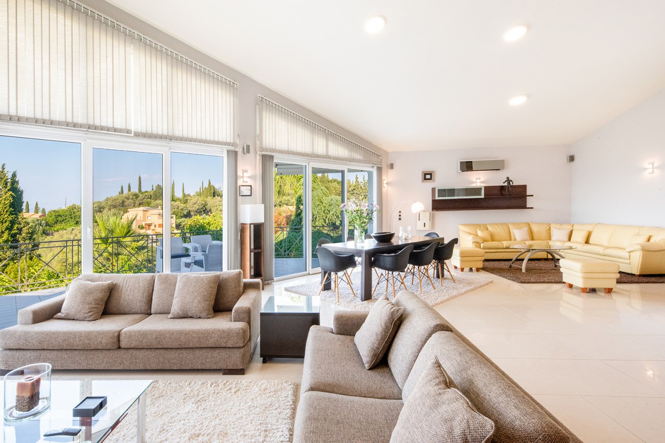 Listing photograph 9 of 10 of the house in Agii Deka, published by Roula Rouva Real Estate.