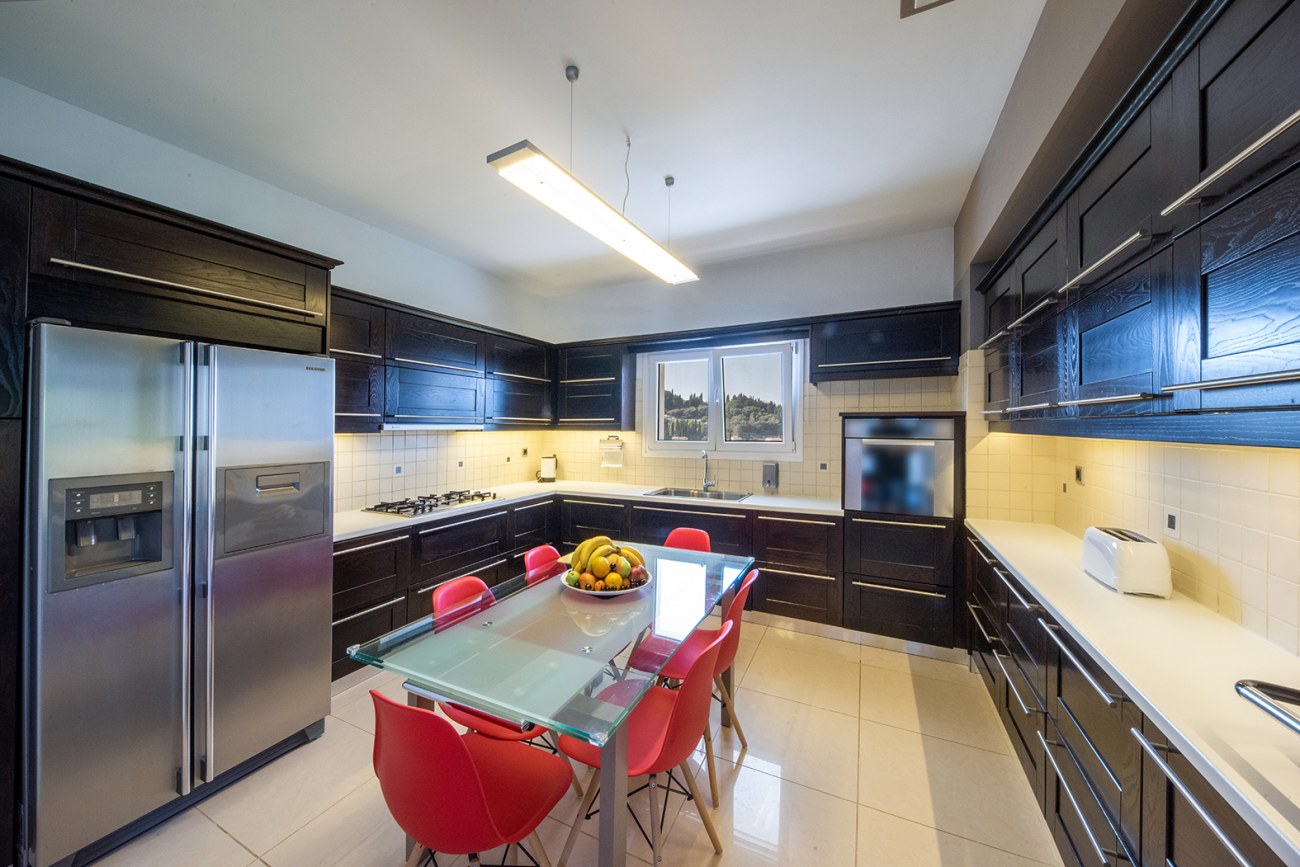Listing photograph 8 of 10 of the house in Agii Deka, published by Roula Rouva Real Estate.