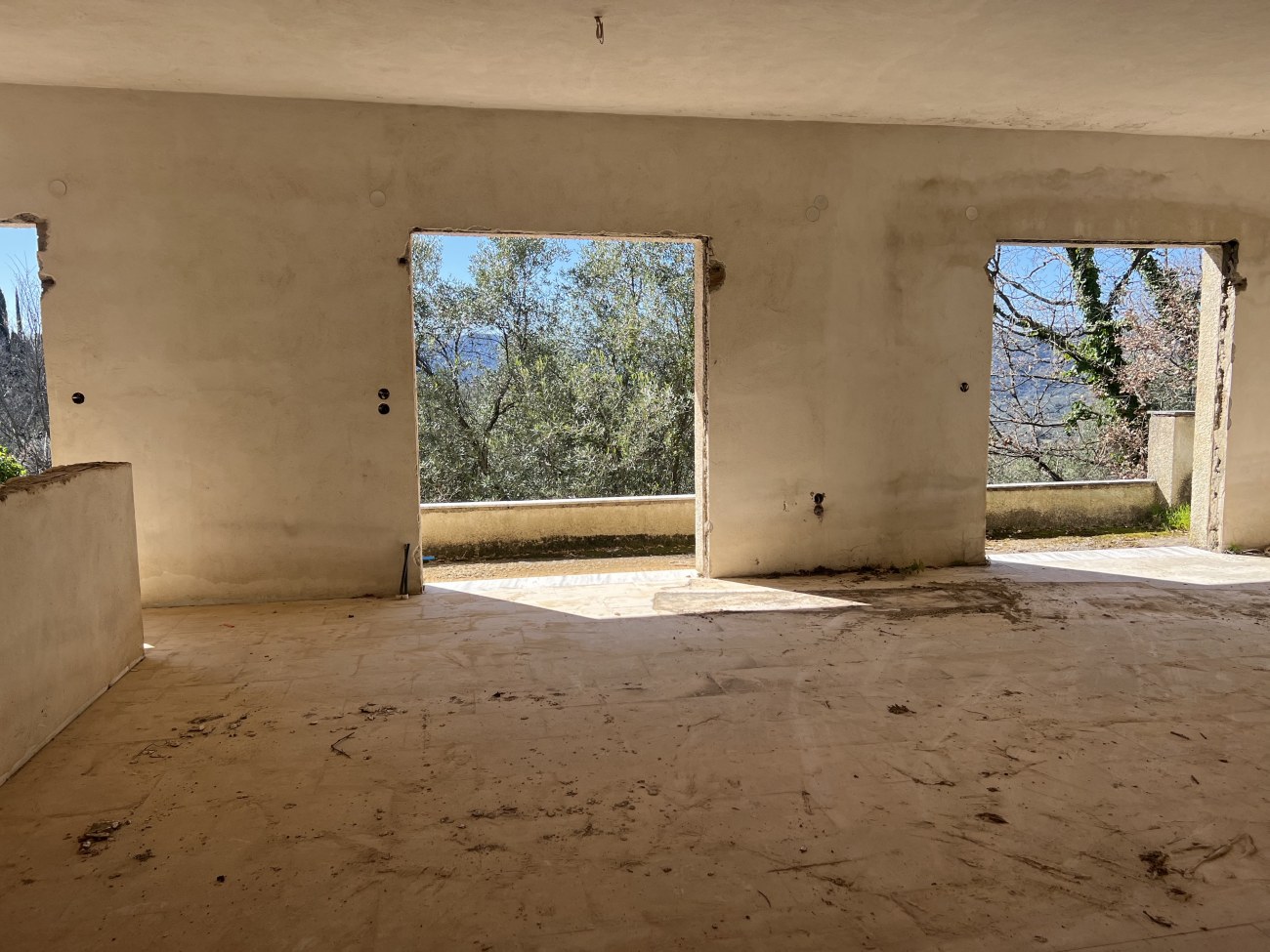 Listing photograph 2 of 4 of the house in Paramonas, published by Roula Rouva Real Estate.