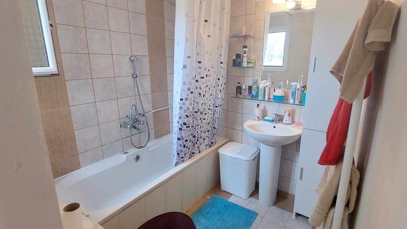 Listing photograph 2 of 11 of the house in Boukaris, published by Roula Rouva Real Estate.