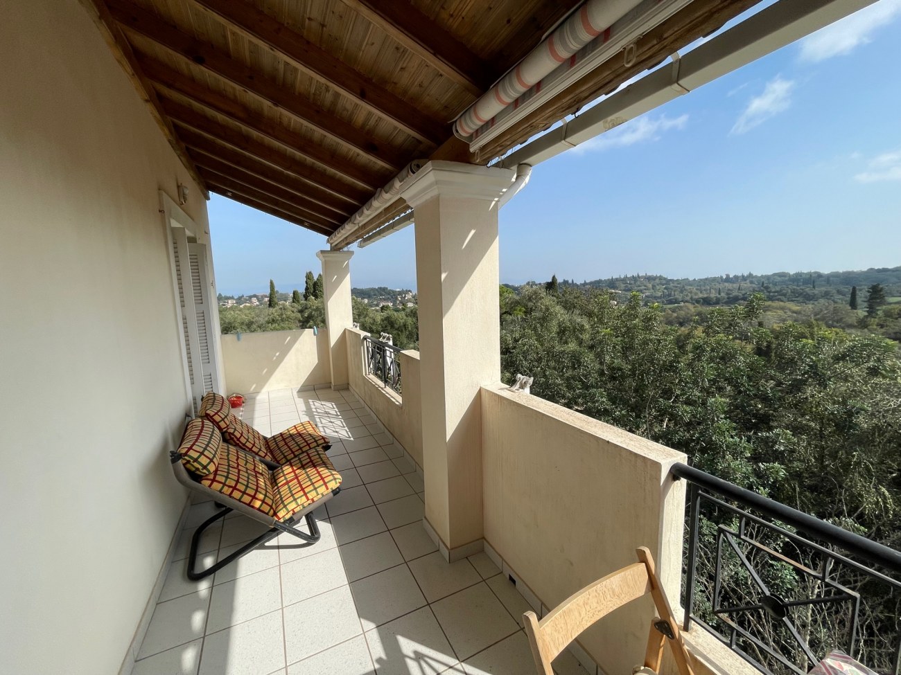 Listing photograph 2 of 5 of the apartment in Alykes Potamou, published by Roula Rouva Real Estate.