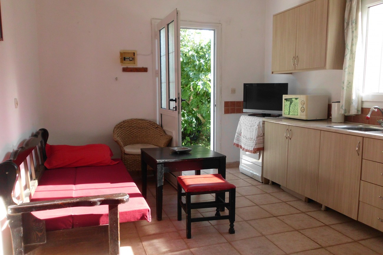 Listing photograph 8 of 13 of the house in Alykes Potamou, published by Roula Rouva Real Estate.