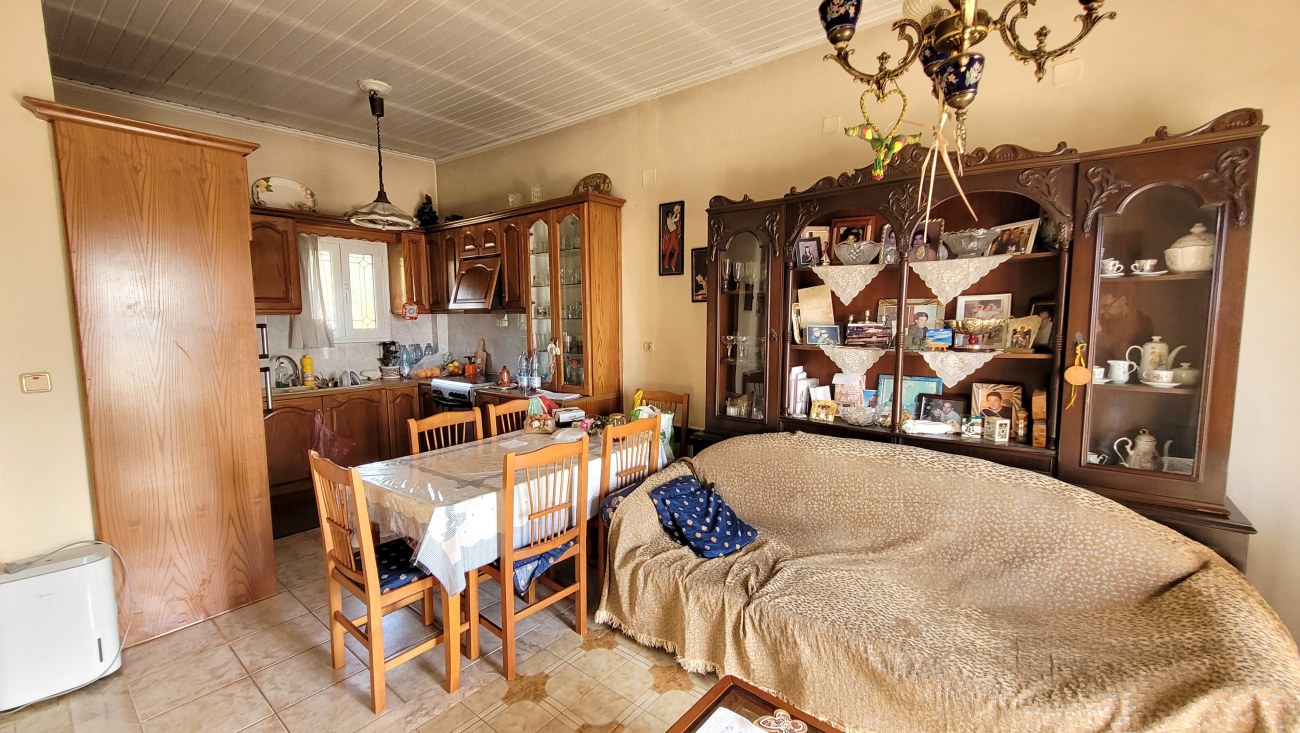 Listing photograph 6 of 12 of the house in Argirades, published by Roula Rouva Real Estate.