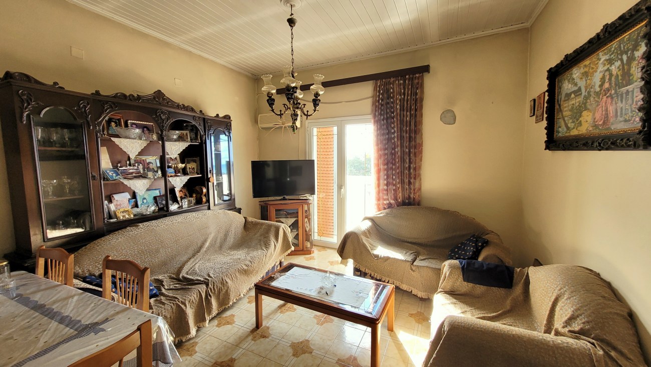 Listing photograph 11 of 12 of the house in Argirades, published by Roula Rouva Real Estate.