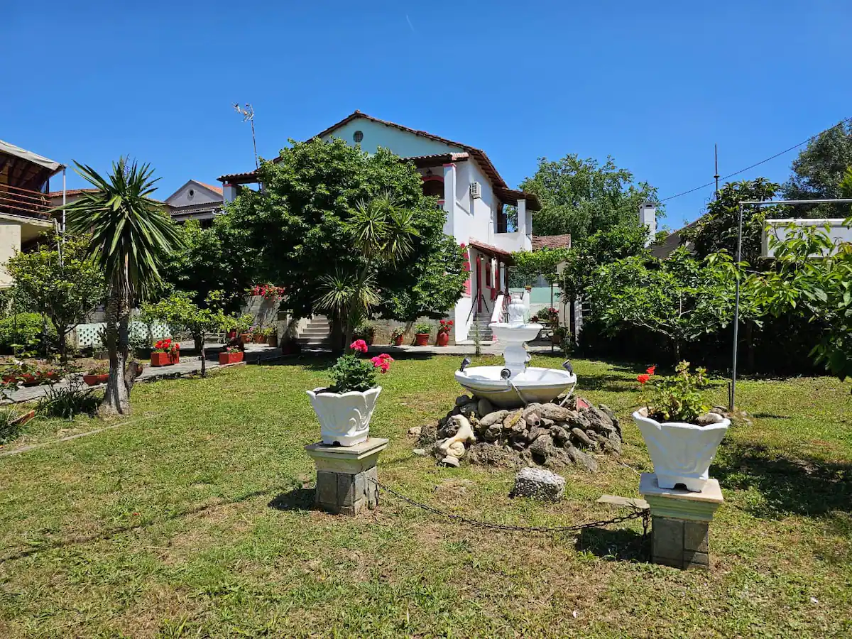 Listing photograph 9 of 13 of the house in Lefkimmi, published by Roula Rouva Real Estate.
