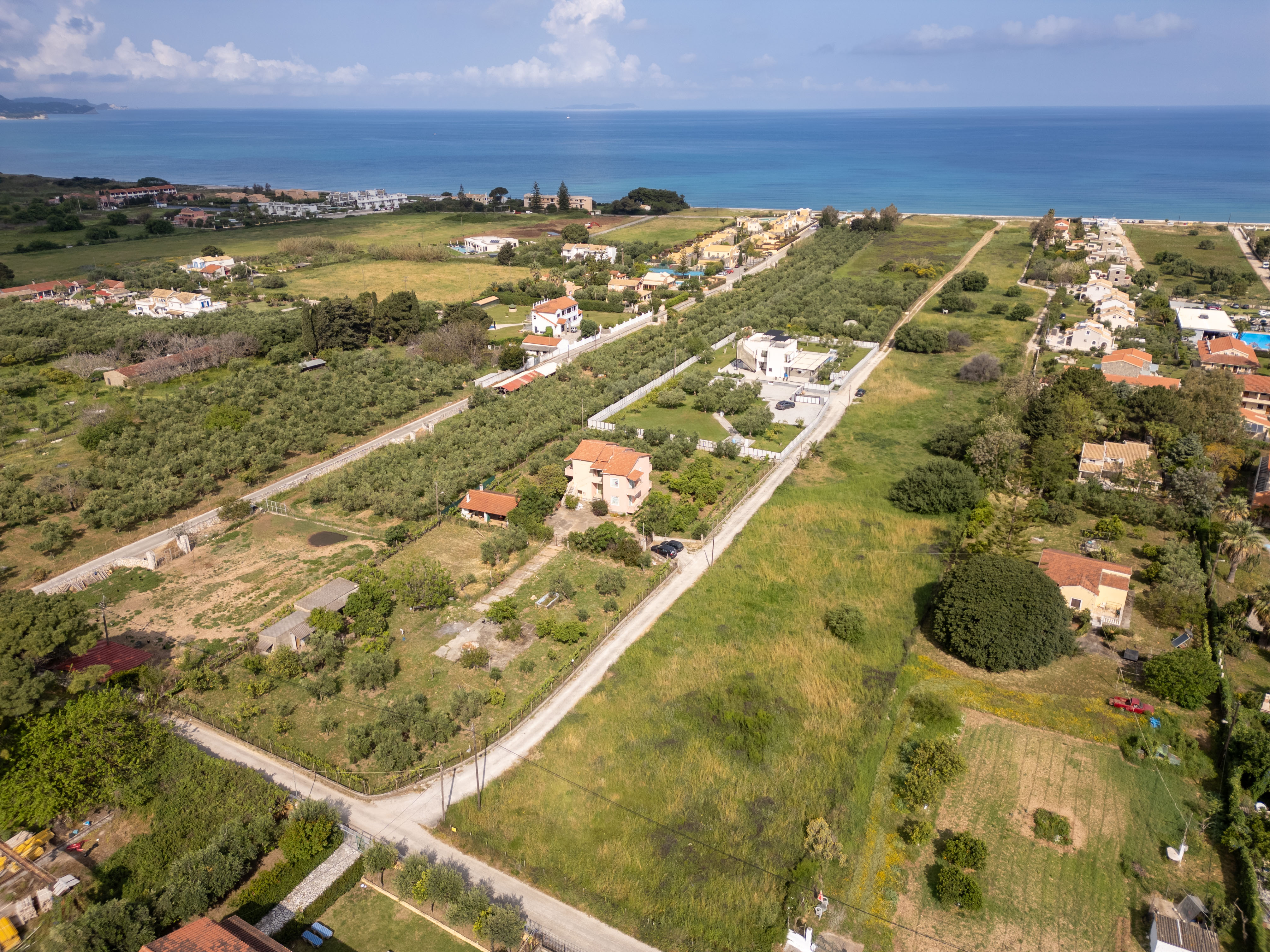 Listing photograph 2 of 10 of the house in Portes, published by Roula Rouva Real Estate.