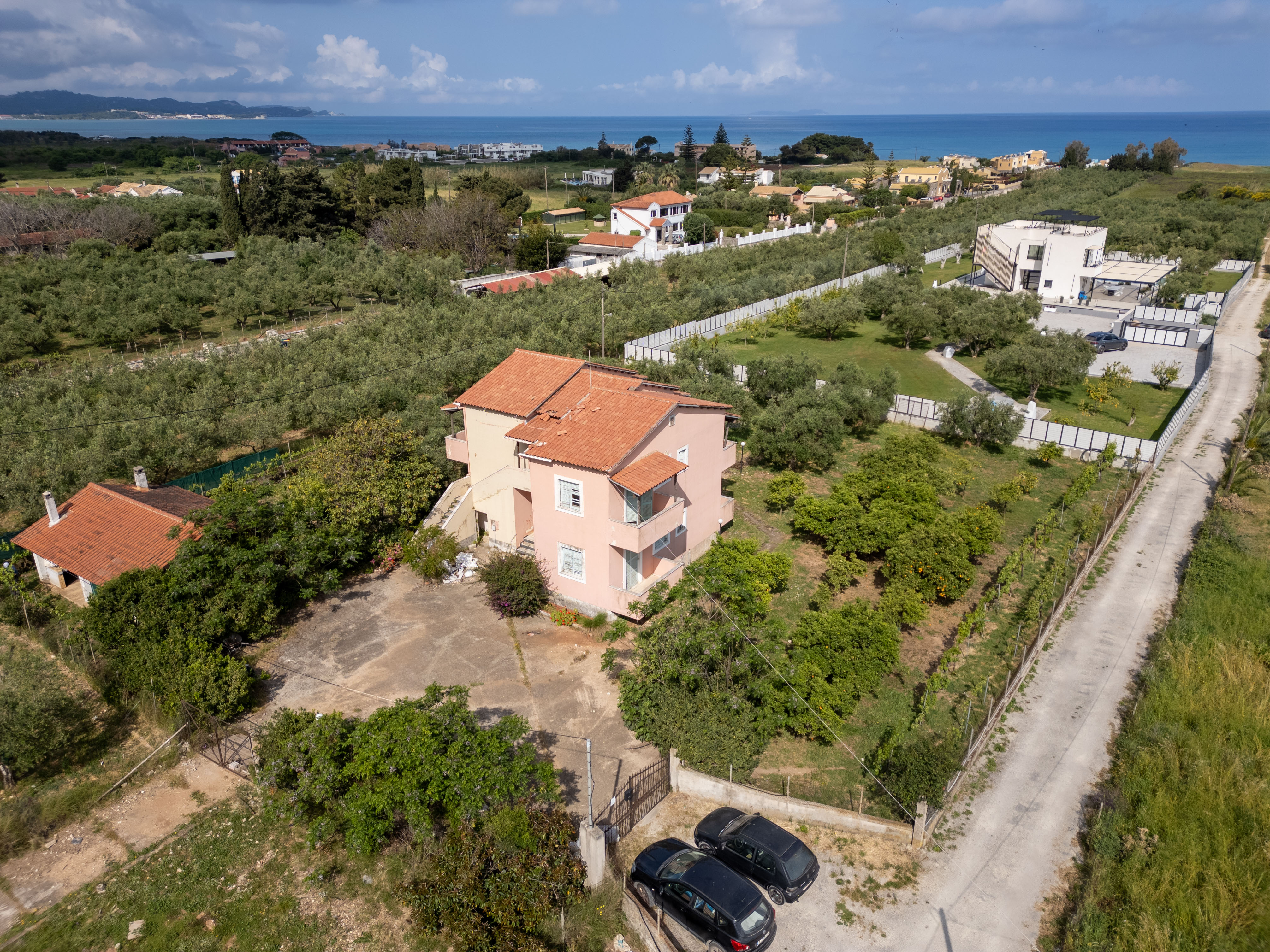 Listing photograph 6 of 10 of the house in Portes, published by Roula Rouva Real Estate.