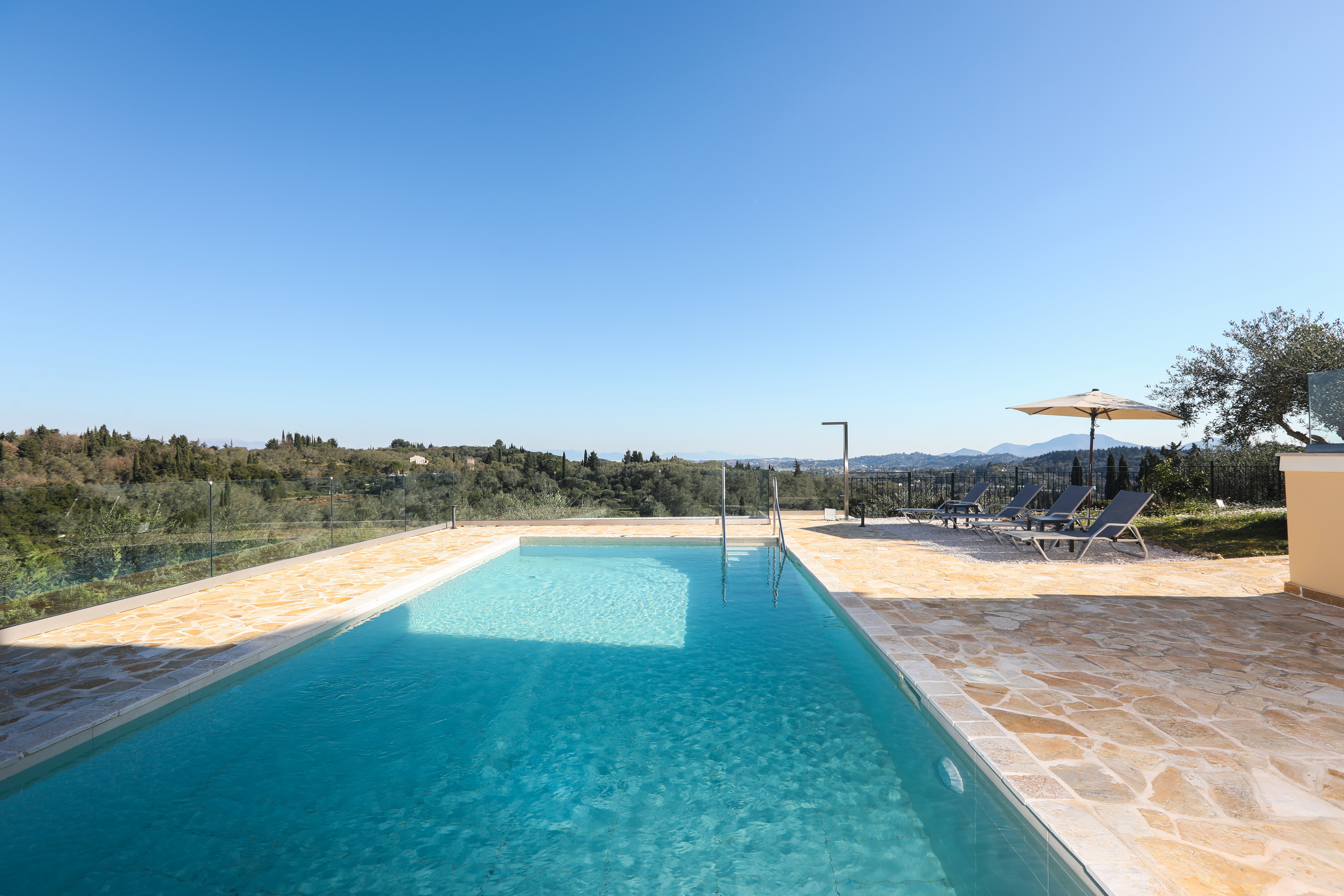 Listing photograph 3 of 13 of the house in Kato Korakiana, published by Roula Rouva Real Estate.
