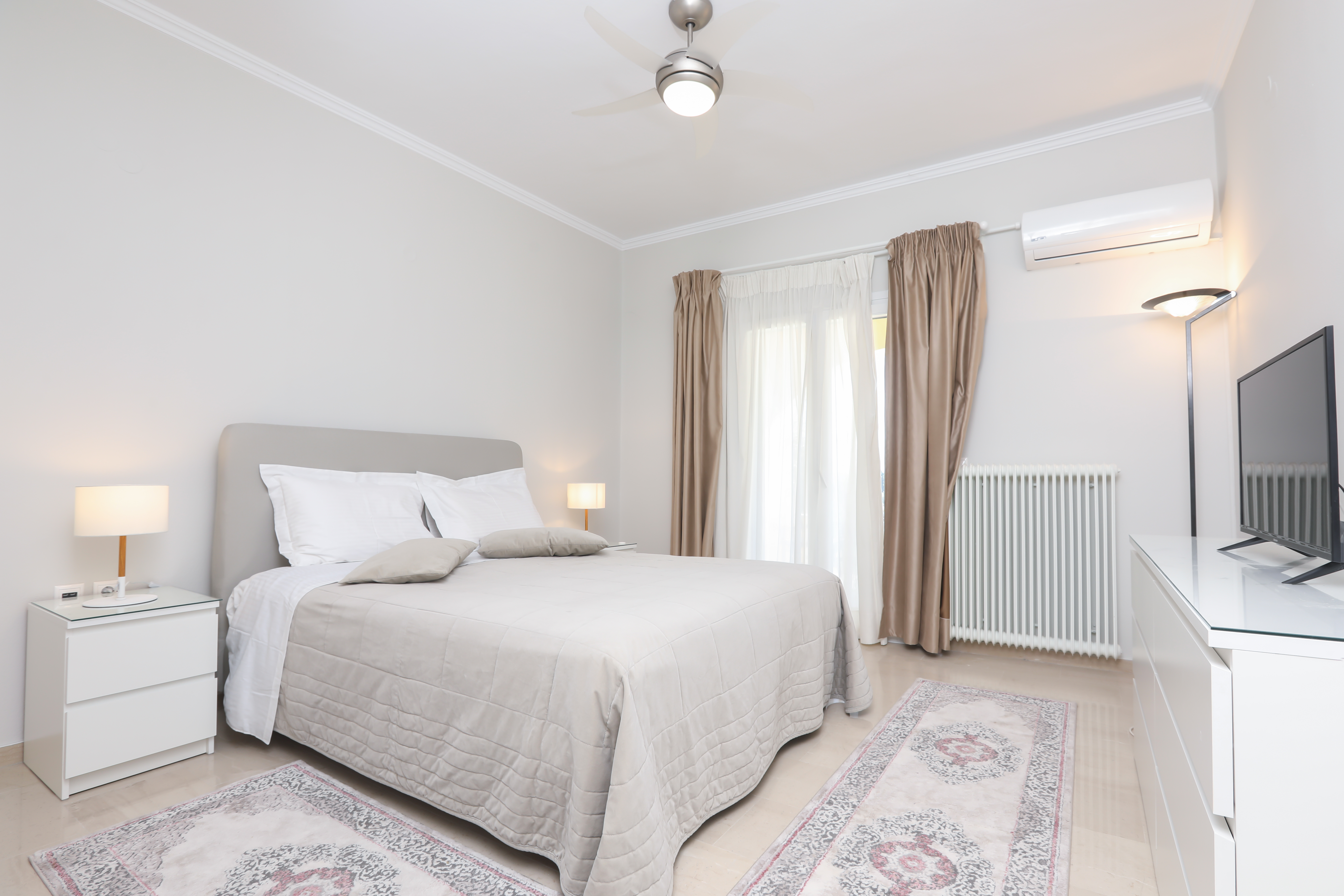 Listing photograph 8 of 13 of the house in Kato Korakiana, published by Roula Rouva Real Estate.