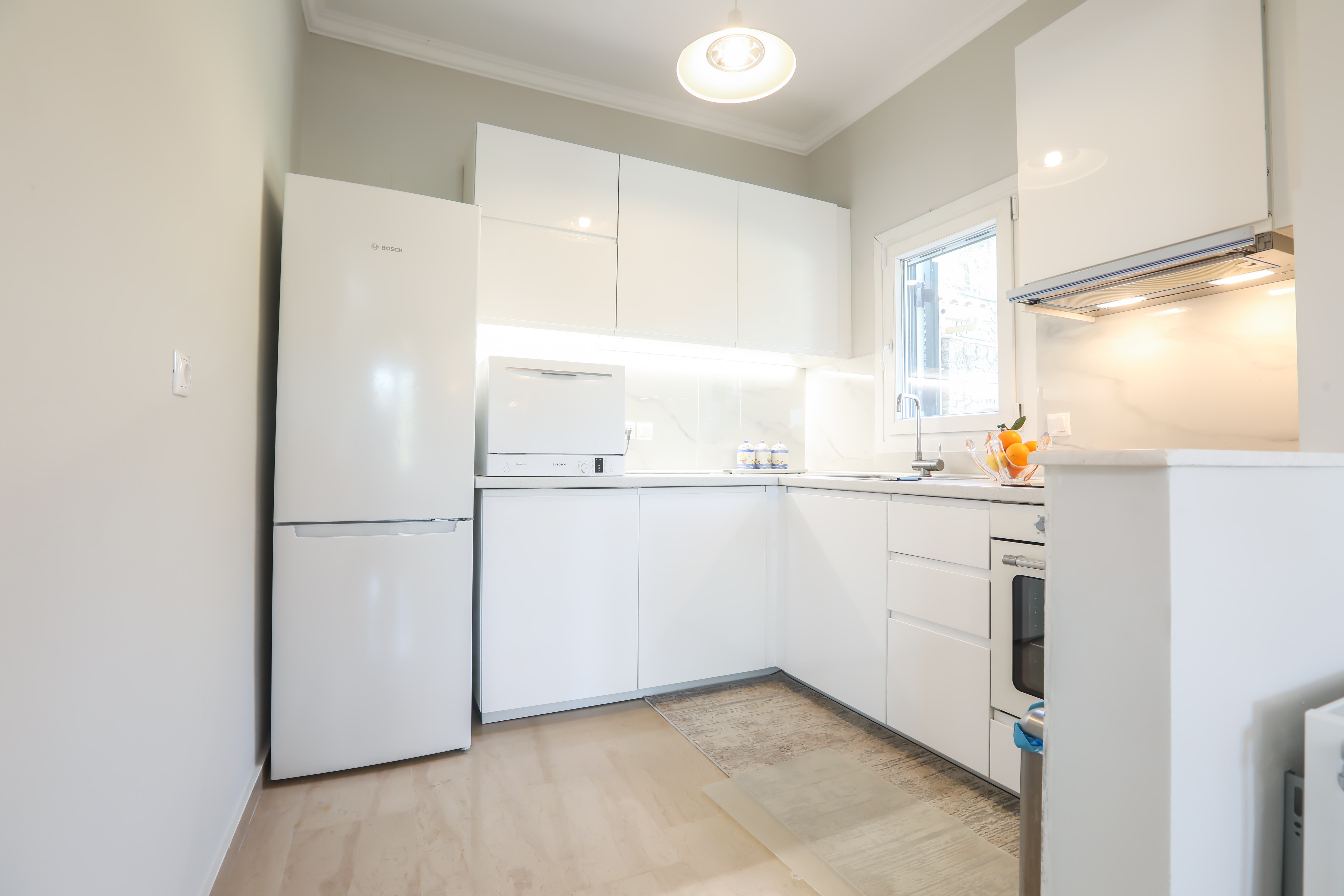 Listing photograph 7 of 13 of the house in Kato Korakiana, published by Roula Rouva Real Estate.
