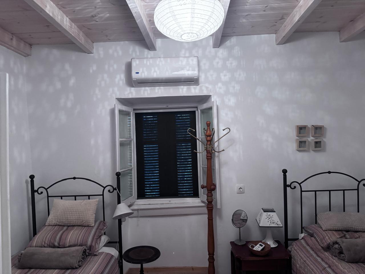 Listing photograph 11 of 16 of the house in Episkepsi, published by Roula Rouva Real Estate.