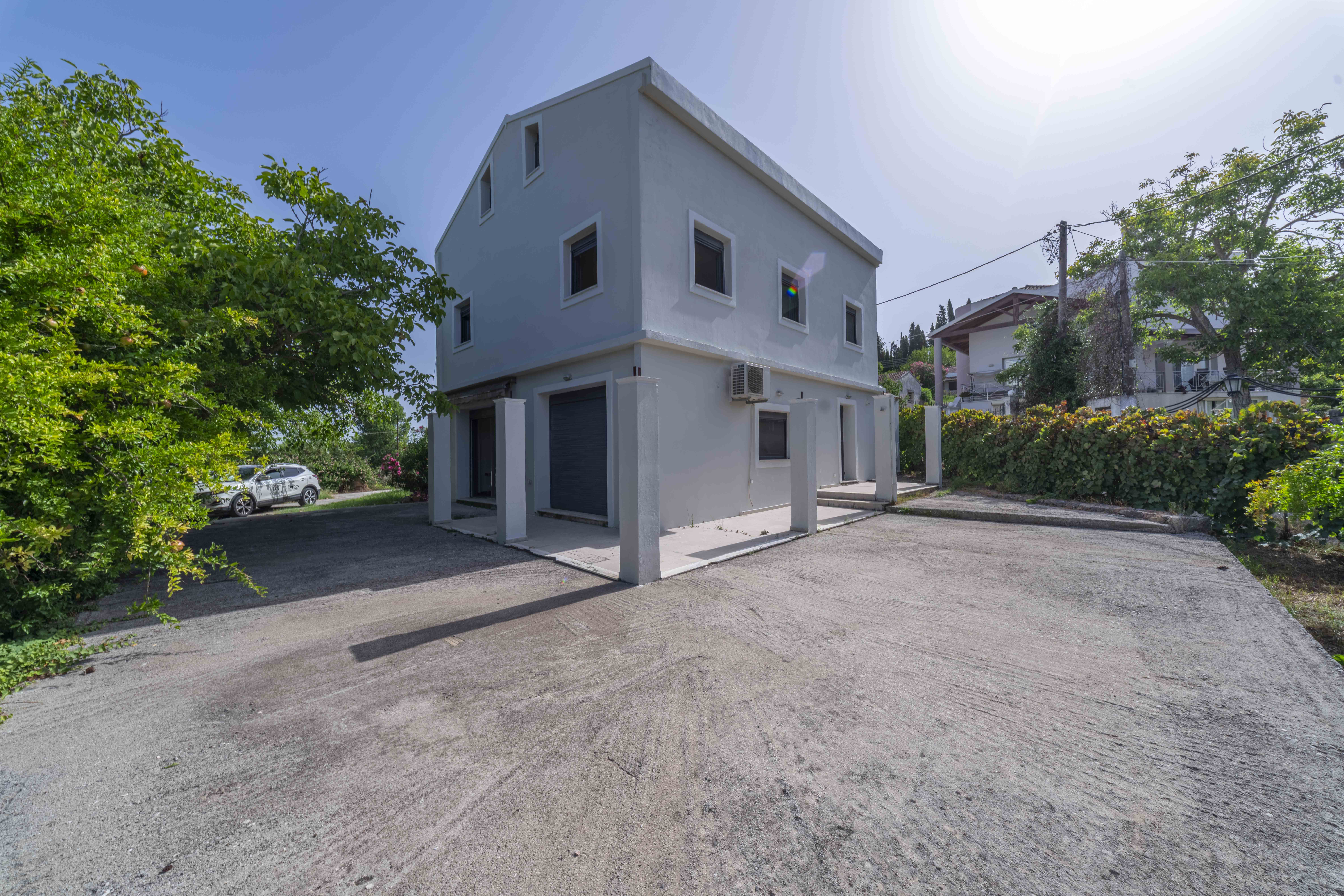 Listing photograph 13 of 14 of the house in Agia Eleni, published by Roula Rouva Real Estate.