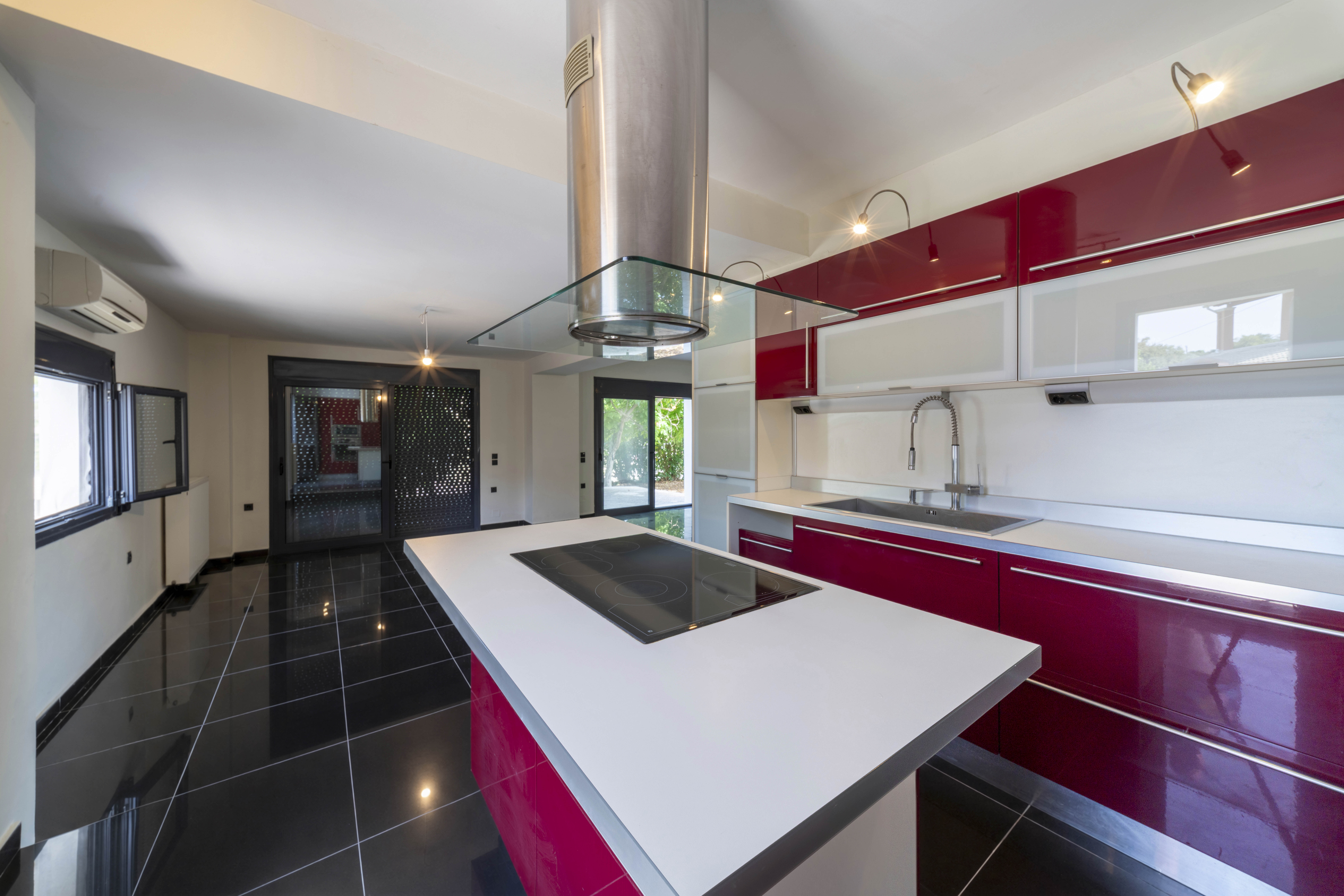 Listing photograph 4 of 14 of the house in Agia Eleni, published by Roula Rouva Real Estate.