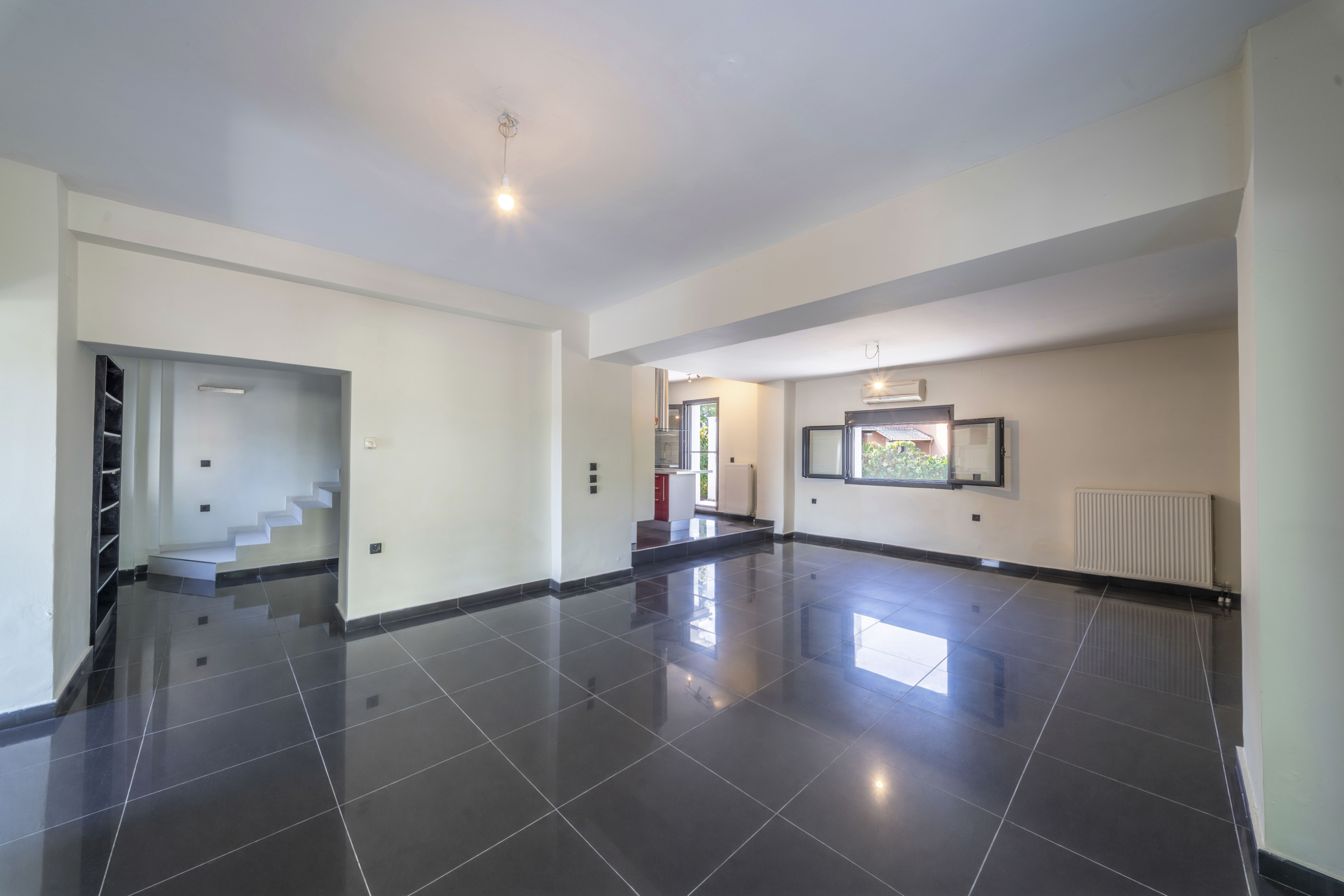 Listing photograph 3 of 14 of the house in Agia Eleni, published by Roula Rouva Real Estate.