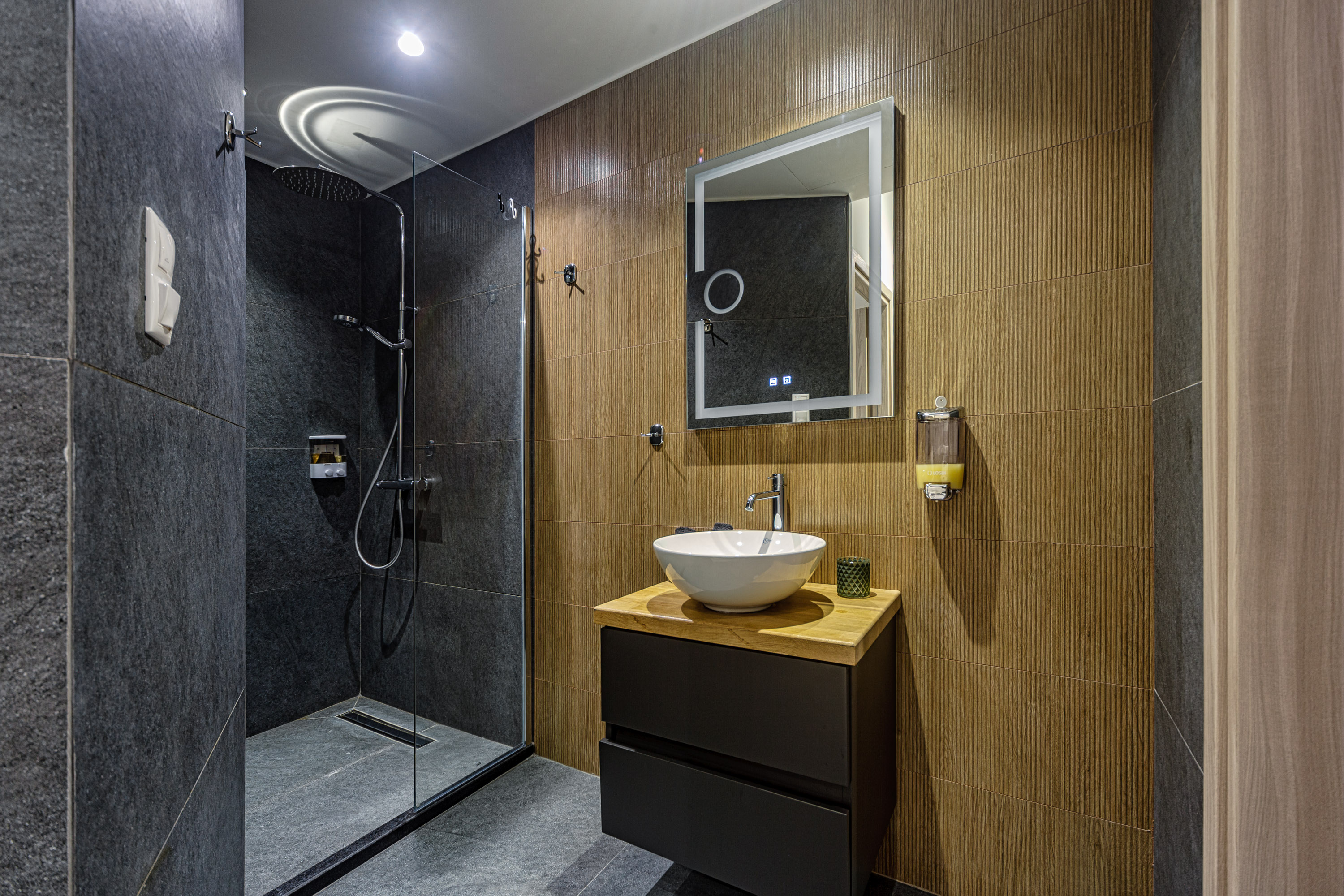 Listing photograph 8 of 10 of the house in Gastouri, published by Roula Rouva Real Estate.