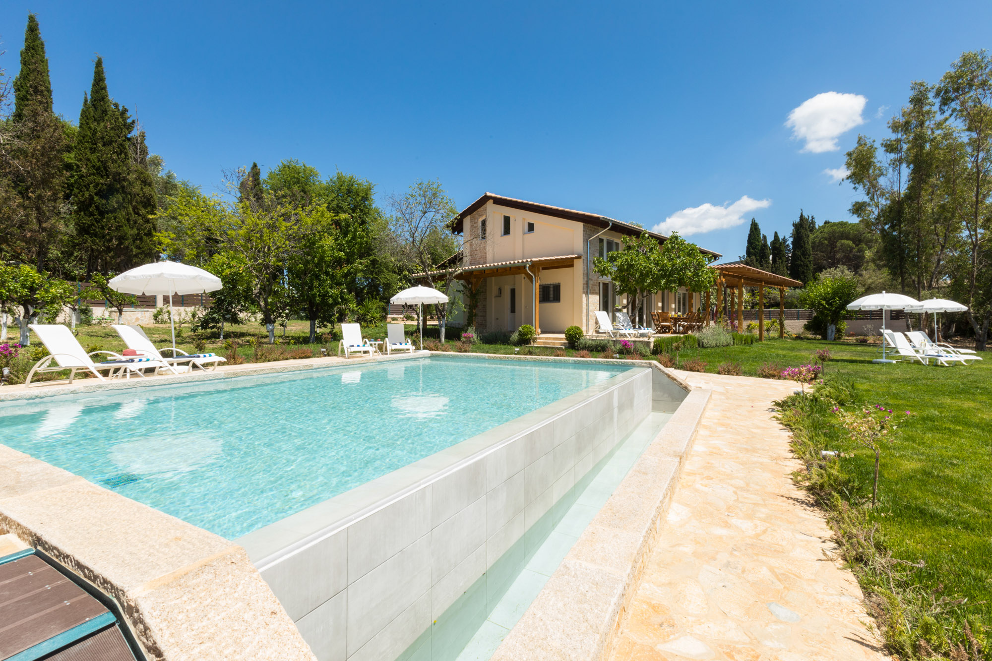 Listing photograph 3 of 11 of the house in Kontokali, published by Roula Rouva Real Estate.