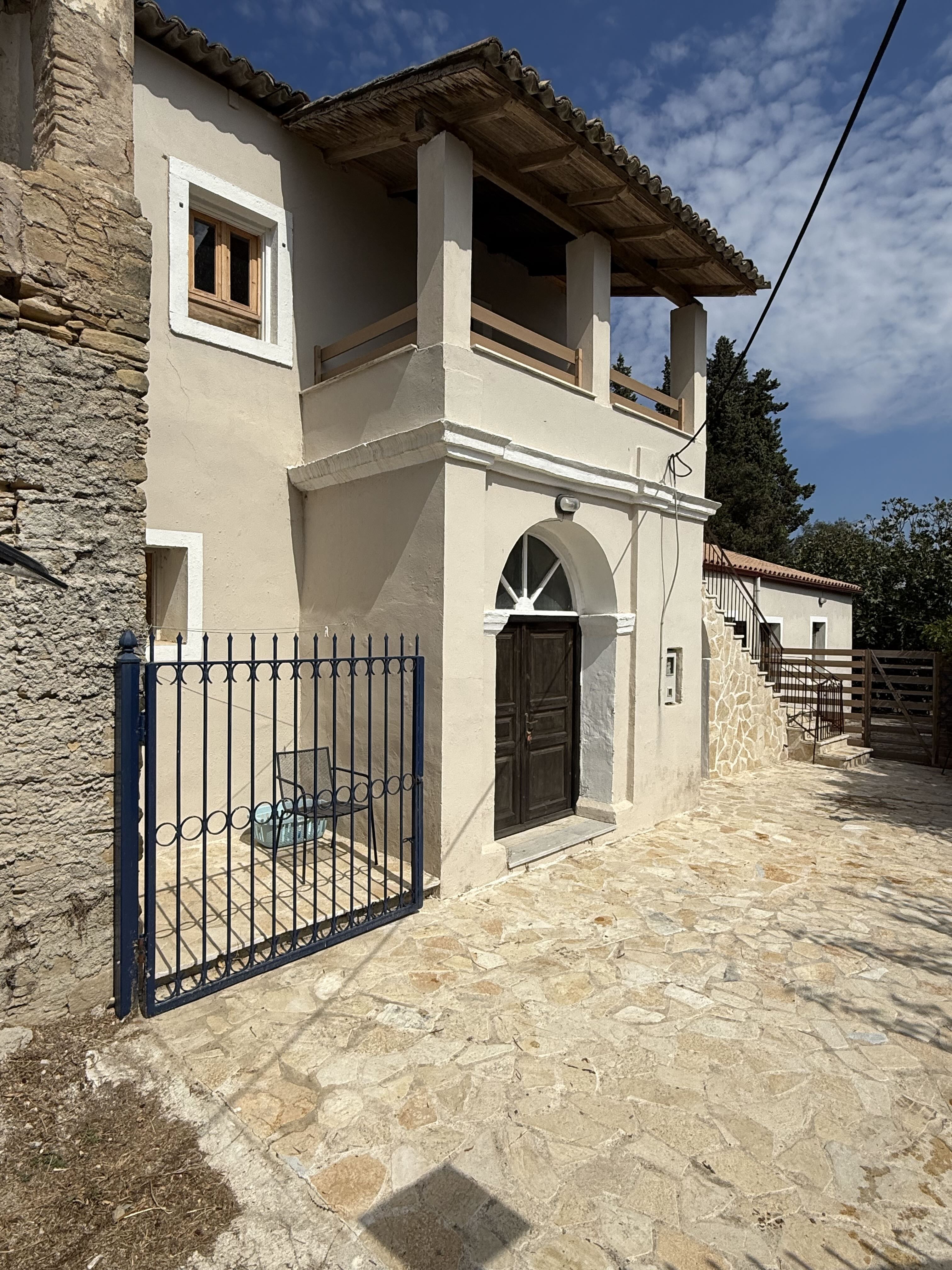 Listing photograph 2 of 9 of the house in Magoulades, published by Roula Rouva Real Estate.