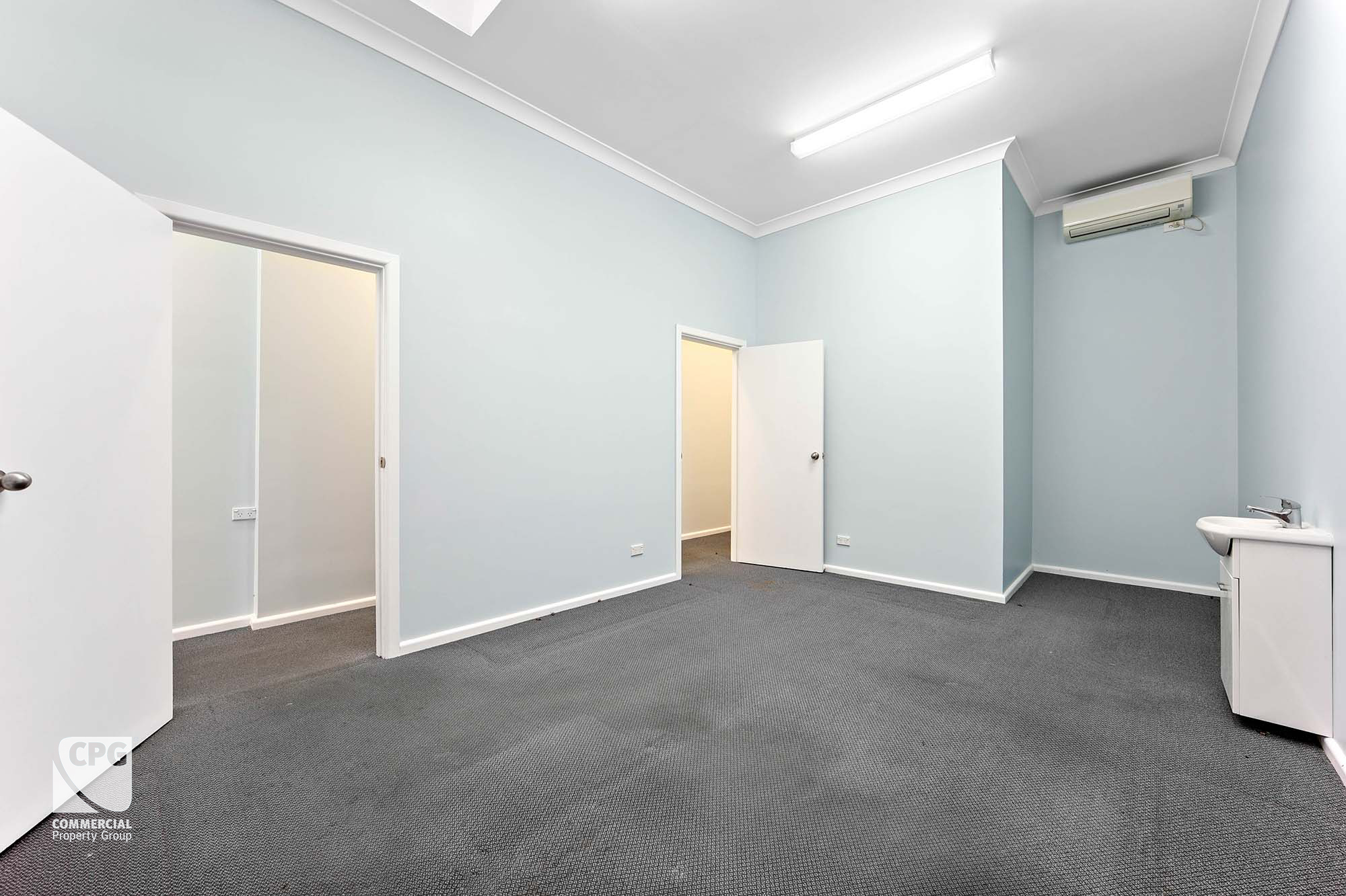 Freehold Retail Shop 100m from Rockdale Station Ready to Occupy