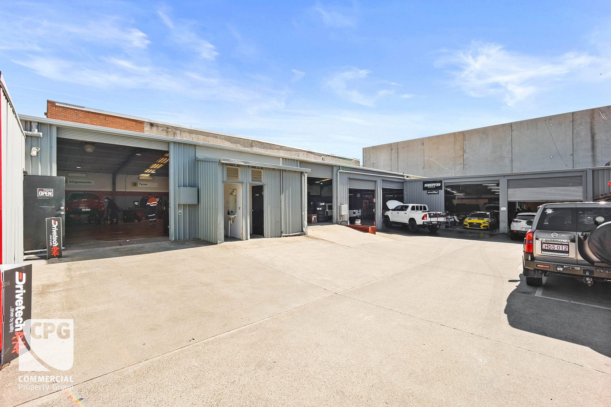 897m²* Industrial Showroom | High Exposure On Captain Cook Drive ...
