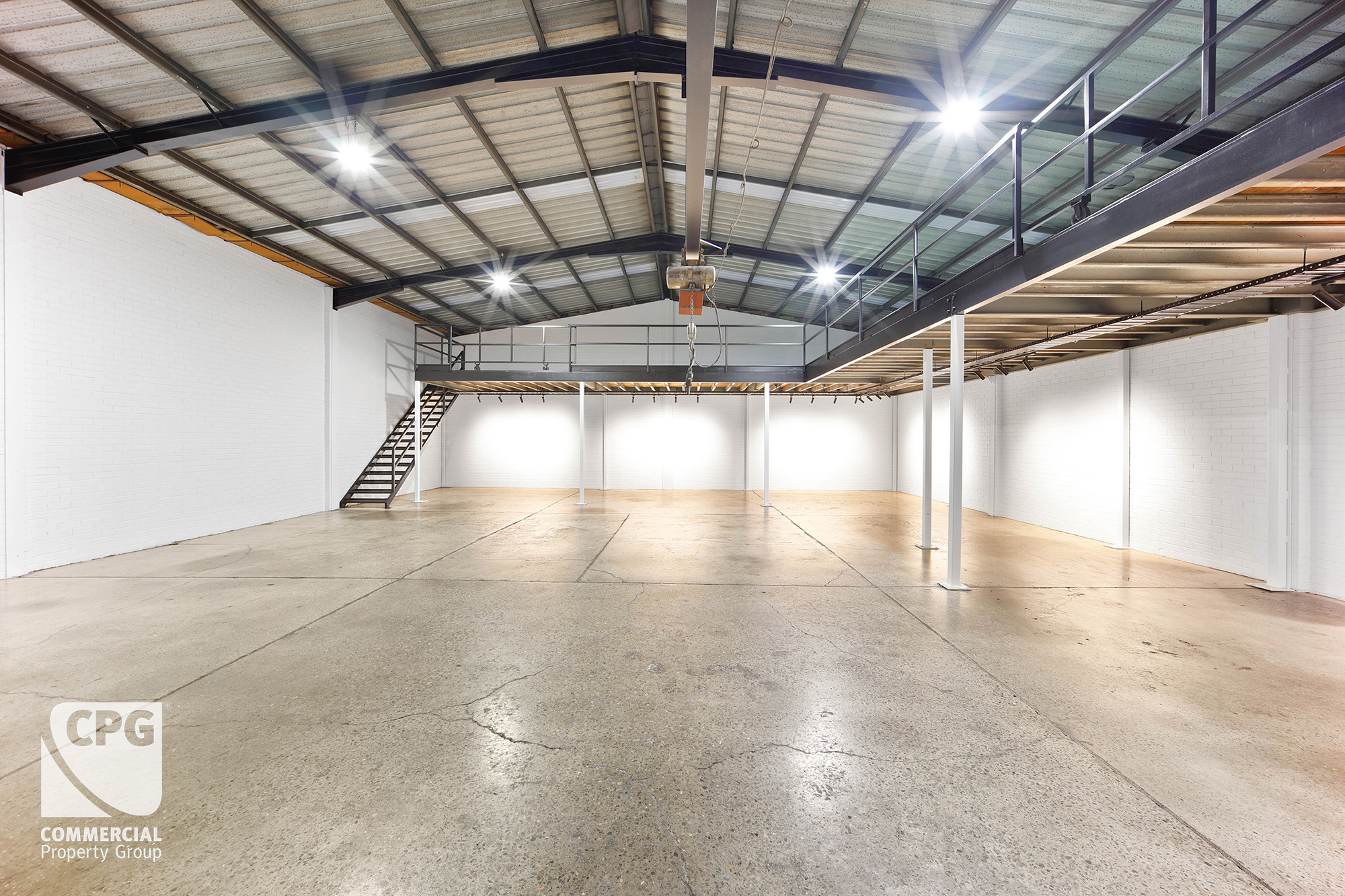 Beautiful Freehold Warehouse, Presents Like New! Commercial Property