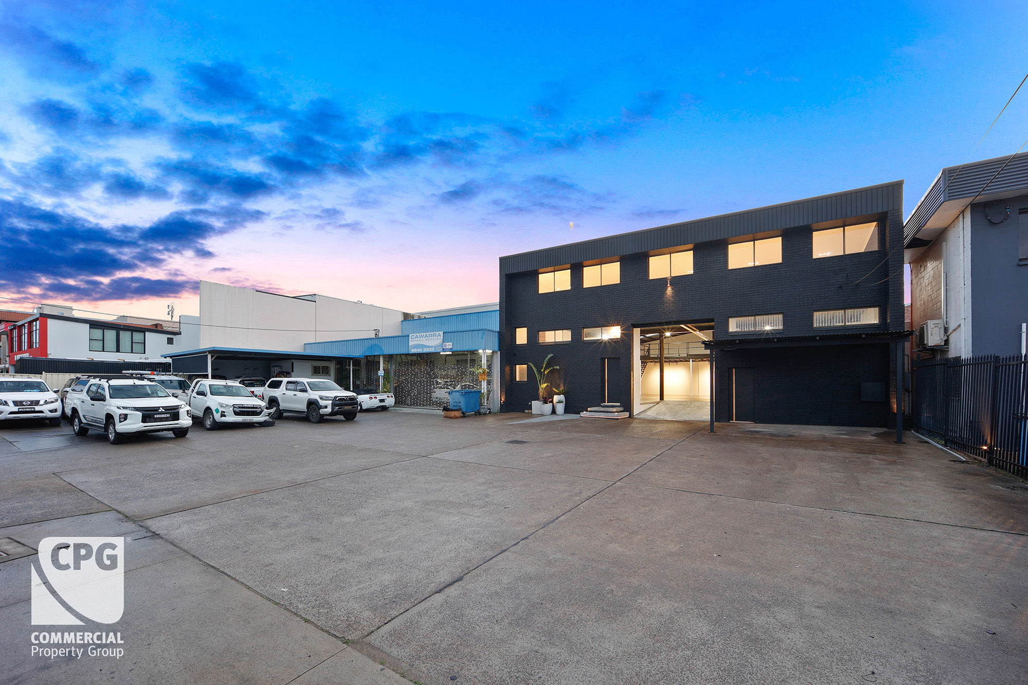 Beautiful Freehold Warehouse, Presents Like New! Commercial Property