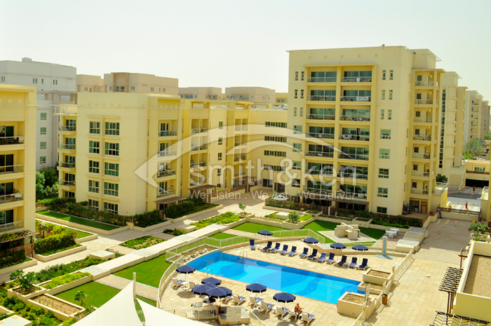 Al Nakheel 3 - Apartment - Swimming Pool View - 450 sq ft 3 Bed