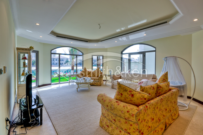 Palm Jumeirah - Villa - Sea View - 6696 sq ft 5 Bed