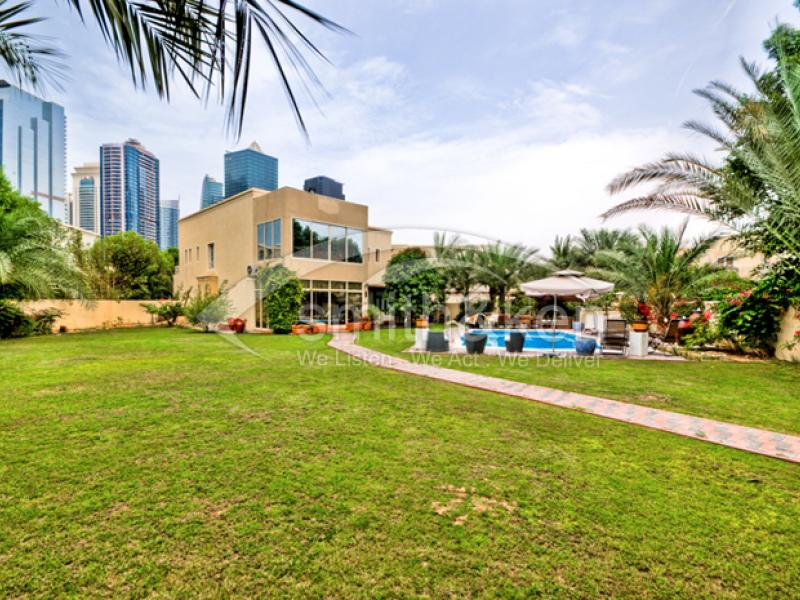 5 Bedrooms The Meadows Villa for Sale