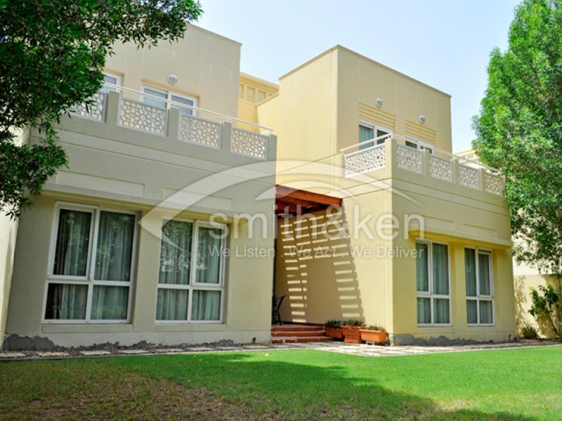 4 Bedrooms The Meadows Villa for Sale