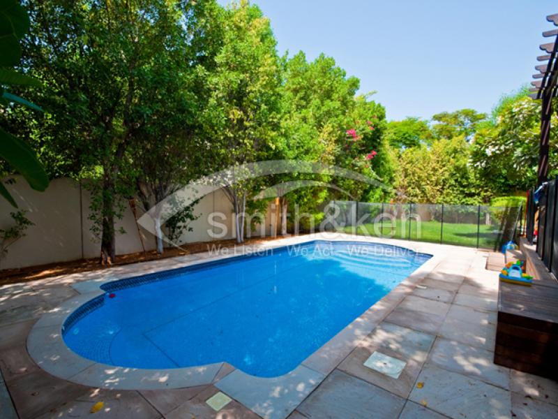 5 Bedrooms The Meadows Villa for Sale