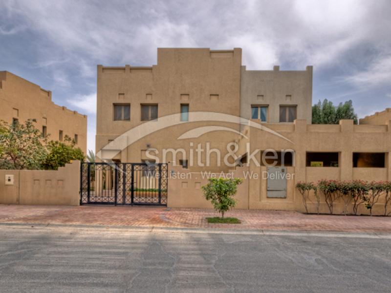 4 Bedrooms The Meadows Villa for Sale