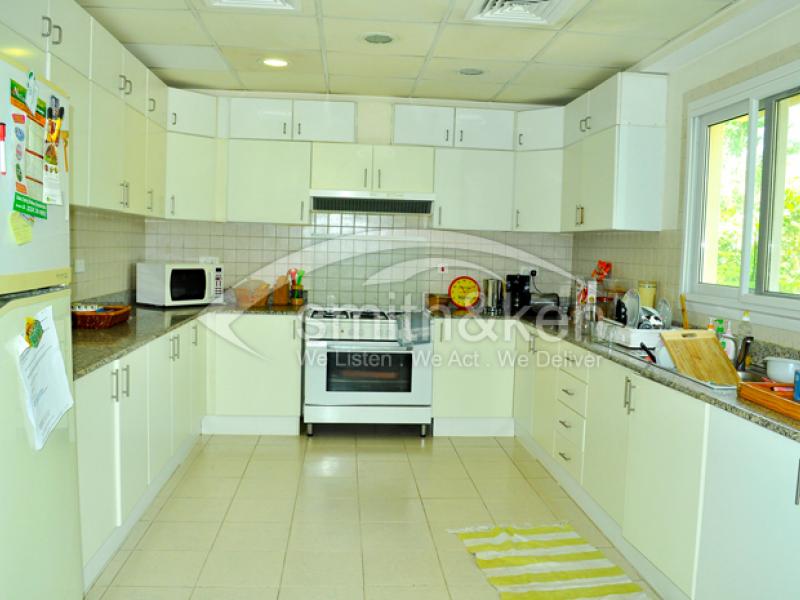 4 Bedrooms The Meadows Villa for Sale