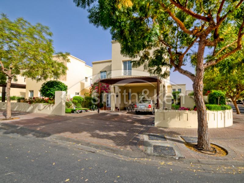 4 Bedrooms The Lakes Villa for Sale